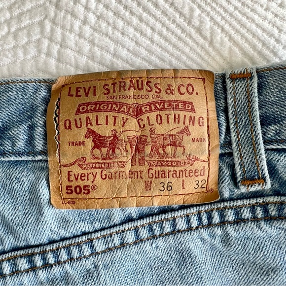 VINTAGE 90’s 505 Light Wash Levi’s Jeans - Picture 4 of 12